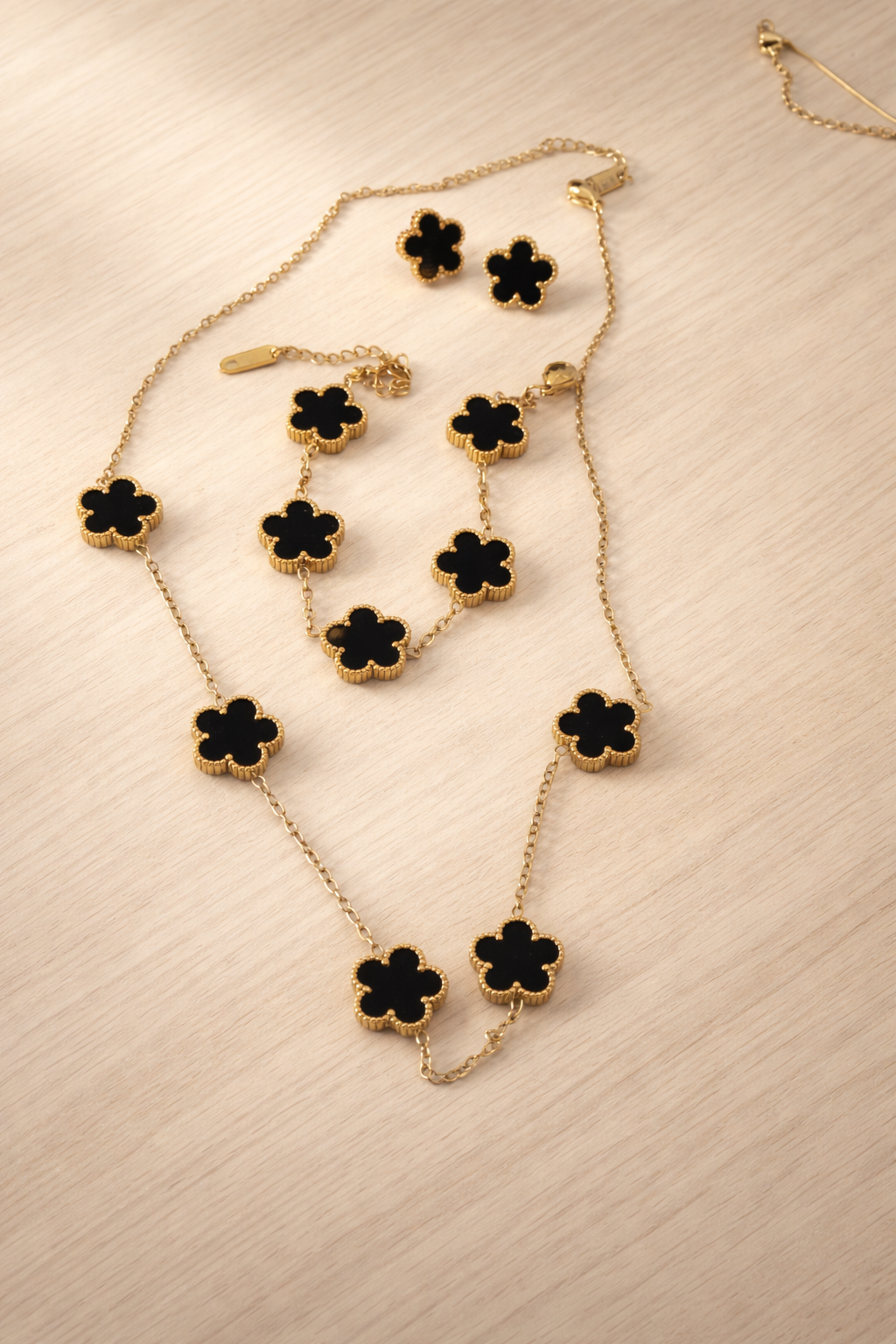 Elegant Black Clover Jewelry Set