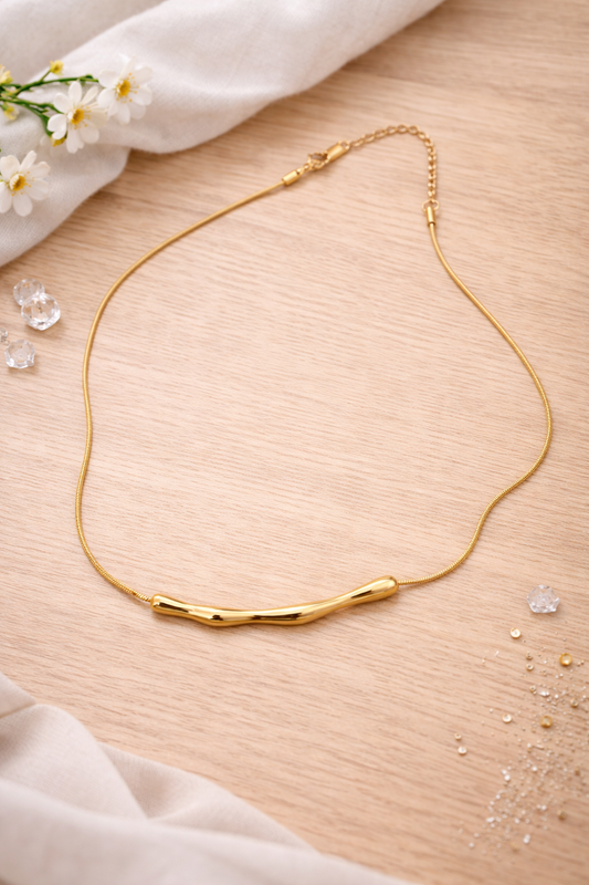 Elegant Gold Minimalist Necklace
